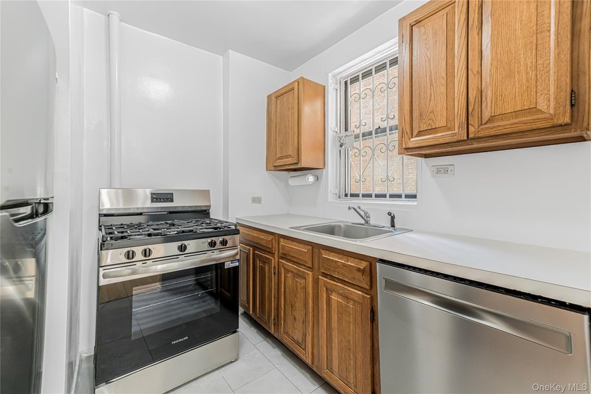 An exceptional opportunity to own a spacious two-bedroom - photo 8
