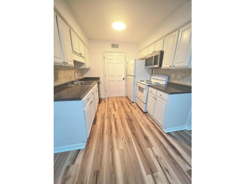 Don't miss this remodeled home in the heart of James Island! - photo 5
