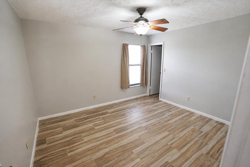 Beautifully Updated 3 Bedroom, 2 Bath home Located in the heart - photo 17