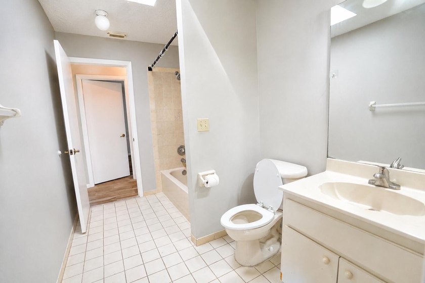 Beautifully Updated 3 Bedroom, 2 Bath home Located in the heart - photo 21
