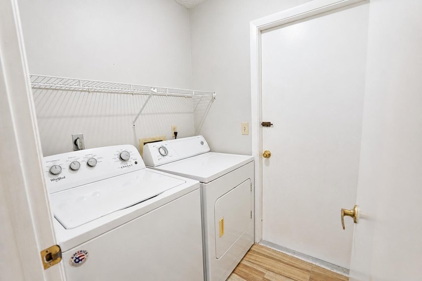 Beautifully Updated 3 Bedroom, 2 Bath home Located in the heart - photo 22
