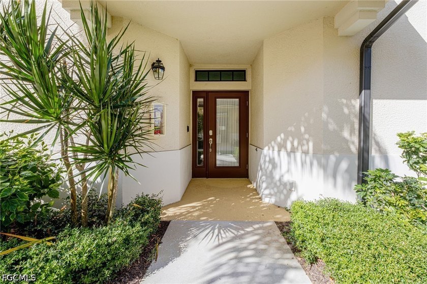 This stunning 1st floor carriage home is located in one of the - photo 4