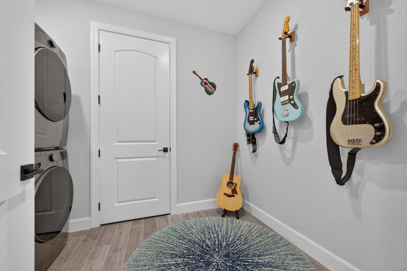 Better Than New! Welcome to this exceptional 4-bedroom Mystique - photo 26