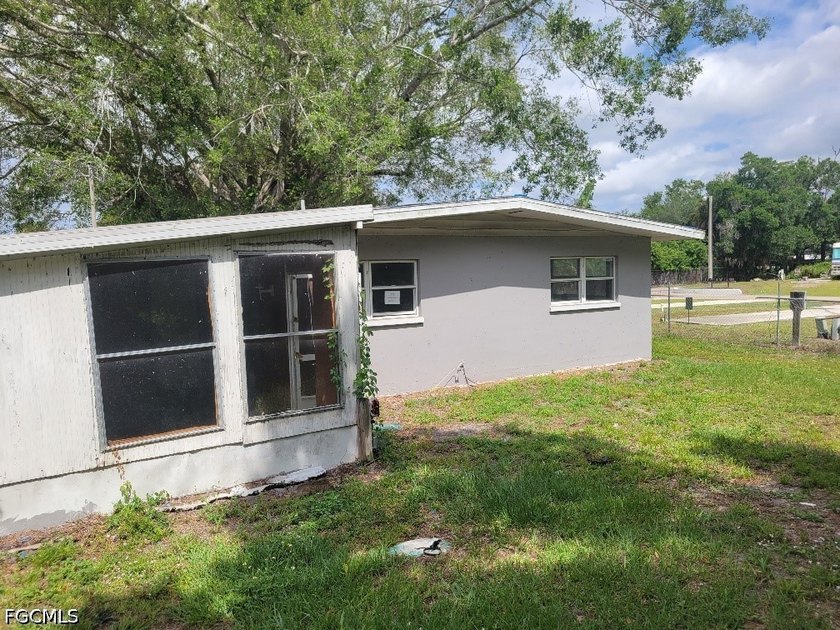 **INVESTOR SPECIAL** REHAB OPPORTUNITY! Possible GREAT RENTAL! - photo 2