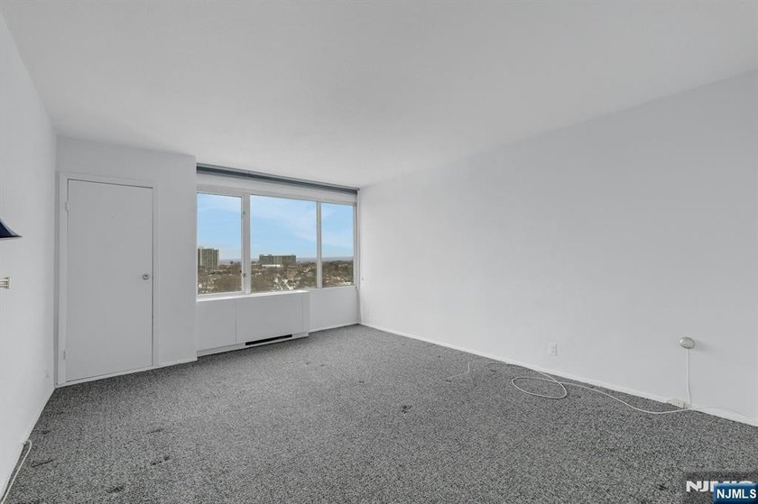 CONTACT DEBRA JACOBS &amp; HALLEY NATKIN COLDWELL BANKER FORT LEE - photo 33