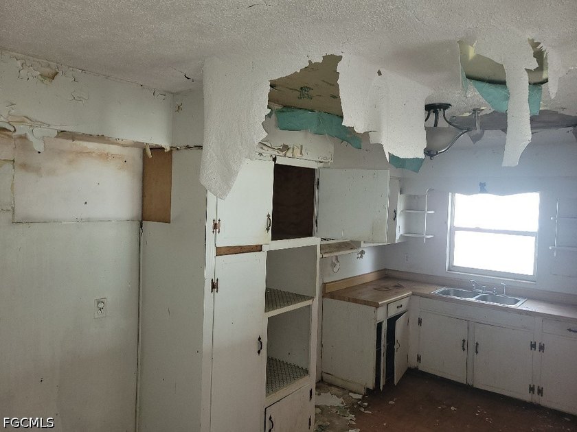 **INVESTOR SPECIAL** REHAB OPPORTUNITY! Possible GREAT RENTAL! - photo 6