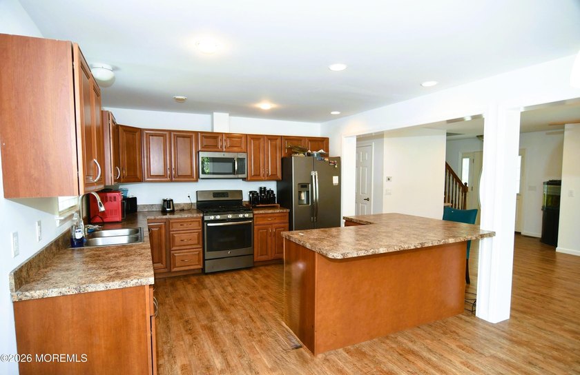 Location, Location! A true ''one of a kind'' property in a - photo 8