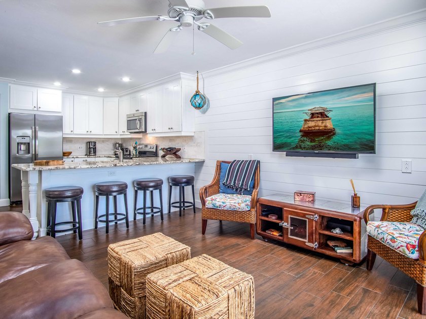 Beautiful end ground floor and corner unit. Enjoy the waterfront - photo 4