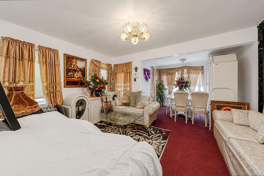 Beautifully maintained and thoughtfully designed, this detached - photo 6