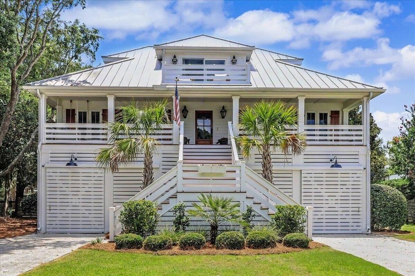 Welcome to your own Sullivan's Island retreat, where timeless - photo 2