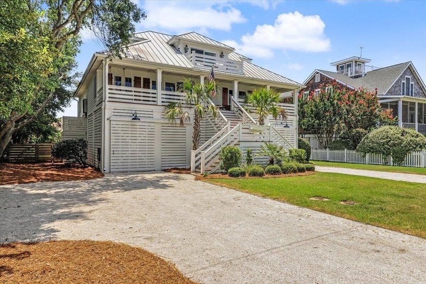 Welcome to your own Sullivan's Island retreat, where timeless - photo 3