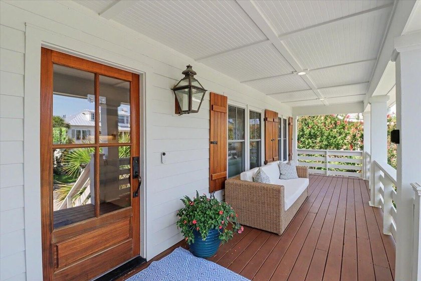 Welcome to your own Sullivan's Island retreat, where timeless - photo 4
