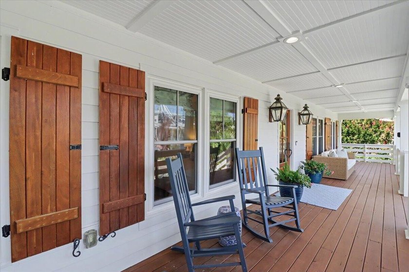 Welcome to your own Sullivan's Island retreat, where timeless - photo 5