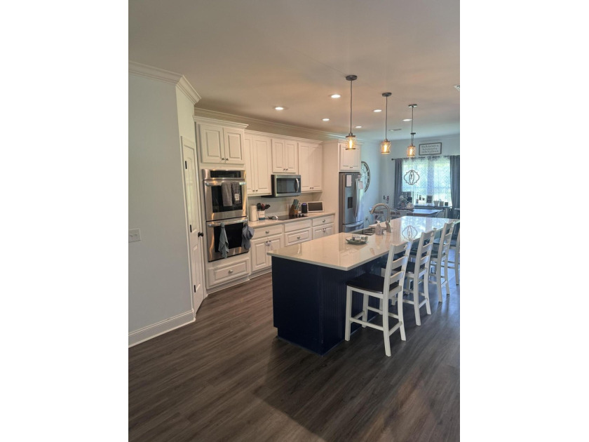 Spacious and beautifully appointed 4-bedroom, 2.5-bath home in - photo 13