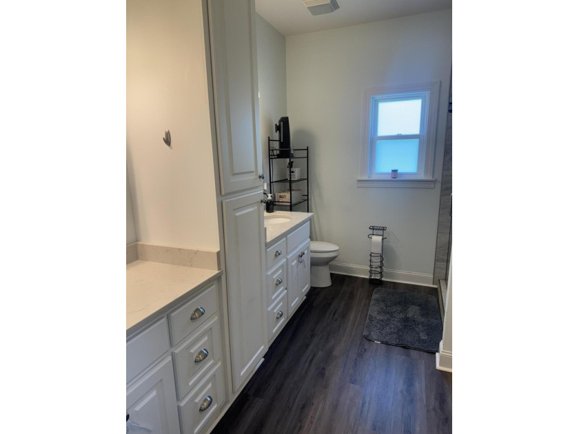 Spacious and beautifully appointed 4-bedroom, 2.5-bath home in - photo 15