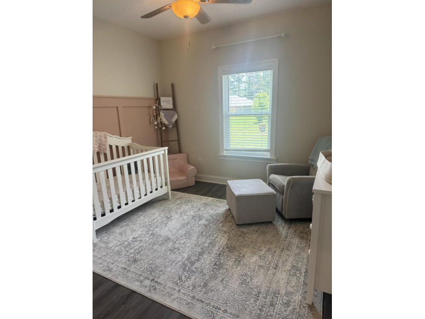 Spacious and beautifully appointed 4-bedroom, 2.5-bath home in - photo 19