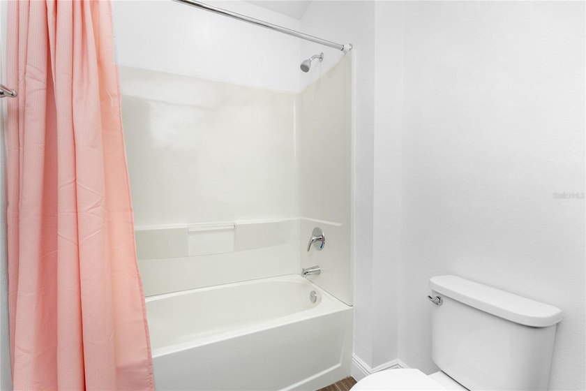 Impressive and spacious 3 Bedroom, 2 bathroom home with 3 CAR - photo 34