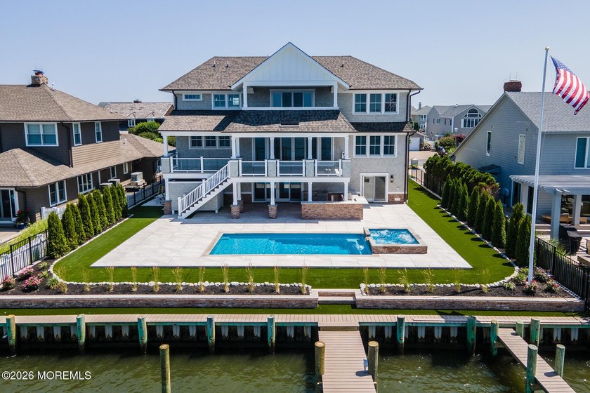 Spectacularly designed 5/6 bedroom, 6 bath bayfront home is - photo 2