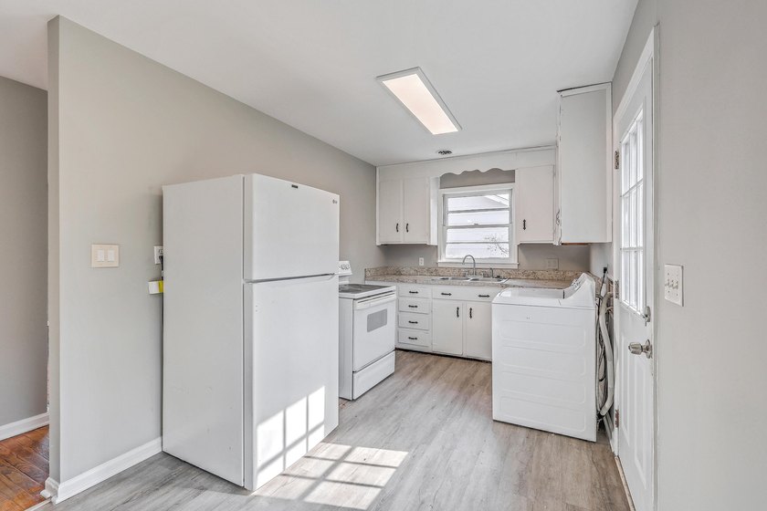 Welcome home to this charming 3-bedroom, 1-bath residence - photo 8