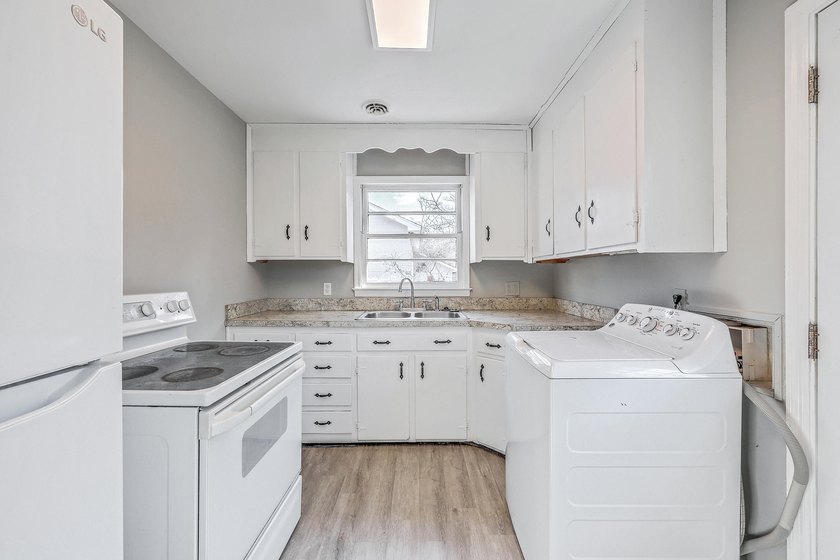 Welcome home to this charming 3-bedroom, 1-bath residence - photo 9