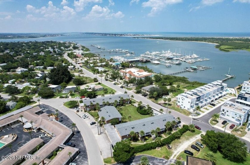 Wonderful remodeled second floor 1 bed 1 bathroom located in one - photo 12
