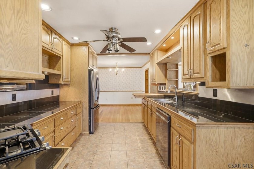Welcome to 725 Wayne Street, a stunning and meticulously - photo 13