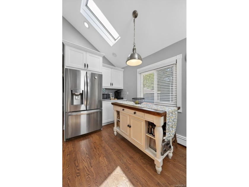 Beautifully renovated inside and out!! Welcome to 105 N Hamilton - photo 13