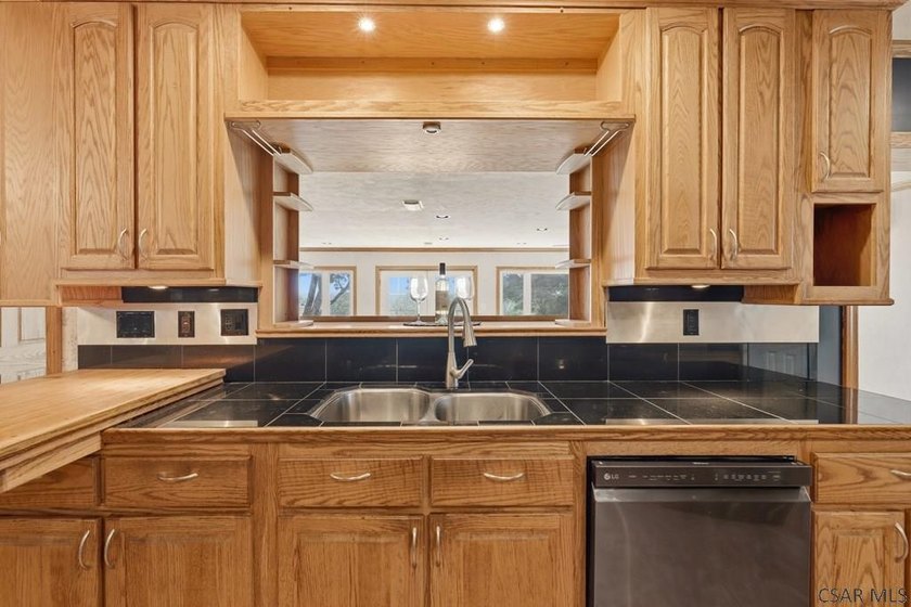 Welcome to 725 Wayne Street, a stunning and meticulously - photo 14