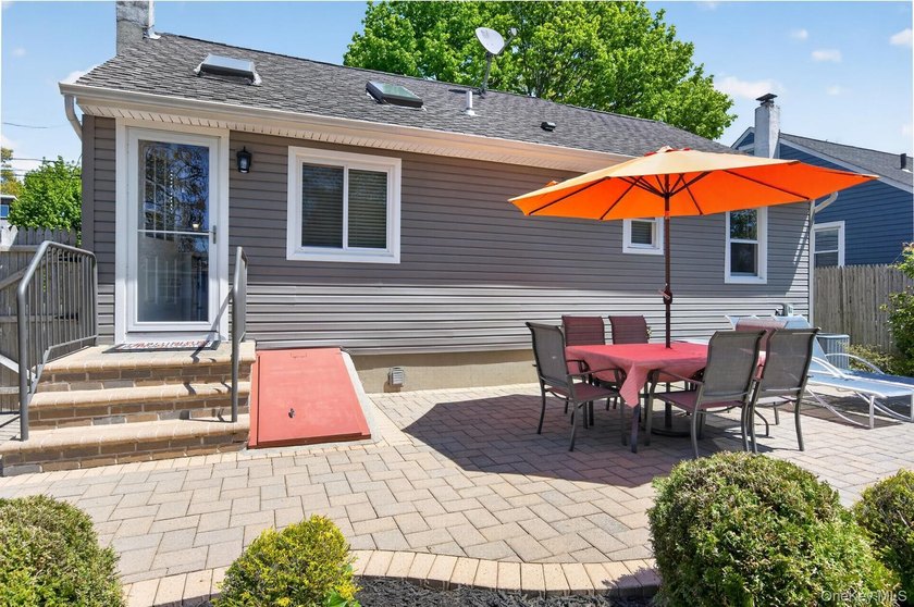 Beautifully renovated inside and out!! Welcome to 105 N Hamilton - photo 23