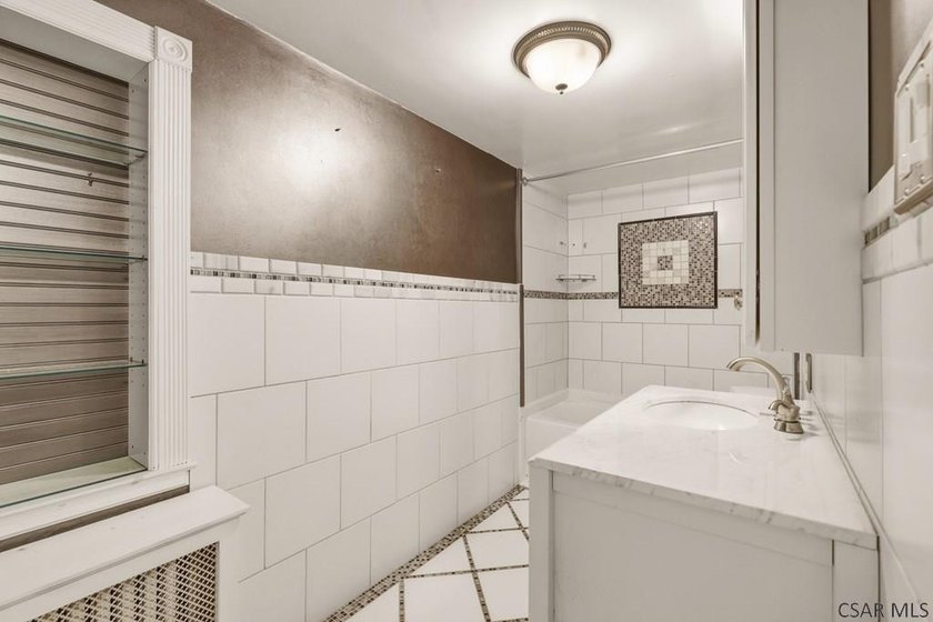 Welcome to 725 Wayne Street, a stunning and meticulously - photo 24