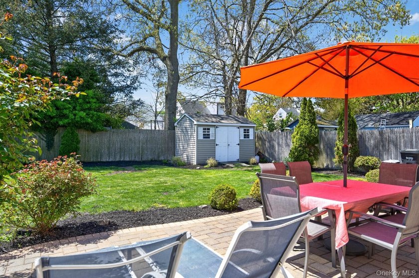 Beautifully renovated inside and out!! Welcome to 105 N Hamilton - photo 24