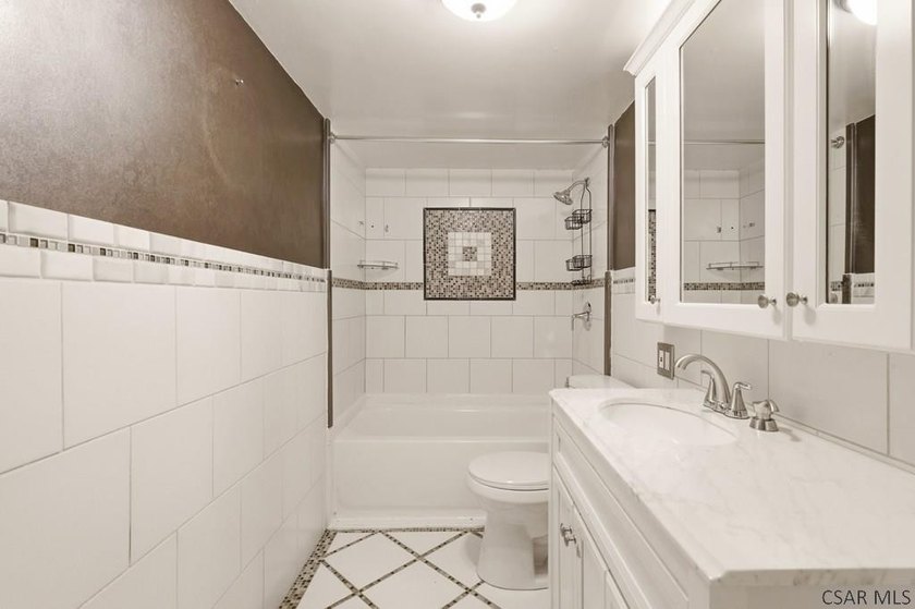 Welcome to 725 Wayne Street, a stunning and meticulously - photo 25