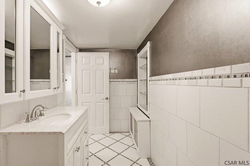 Welcome to 725 Wayne Street, a stunning and meticulously - photo 26