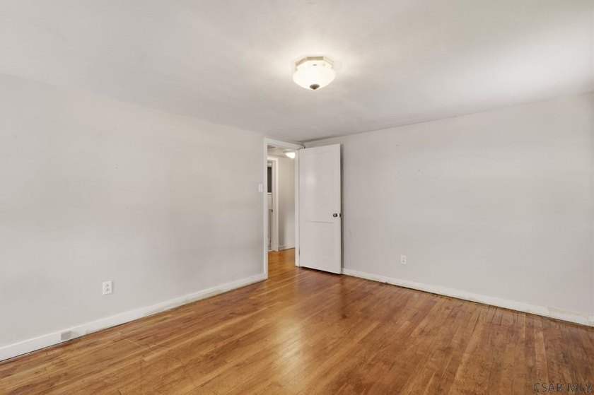 Welcome to 725 Wayne Street, a stunning and meticulously - photo 28