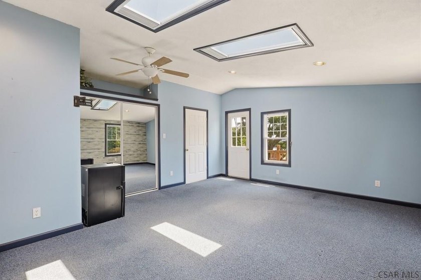Welcome to 725 Wayne Street, a stunning and meticulously - photo 35