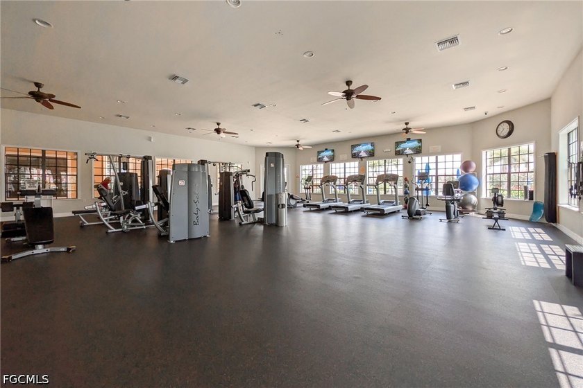 New Listing! This Beautiful 3 Bdrm Condo Is Located In The - photo 8