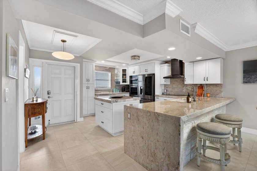 Experience luxury waterfront living in the desirable Hillsboro - photo 3