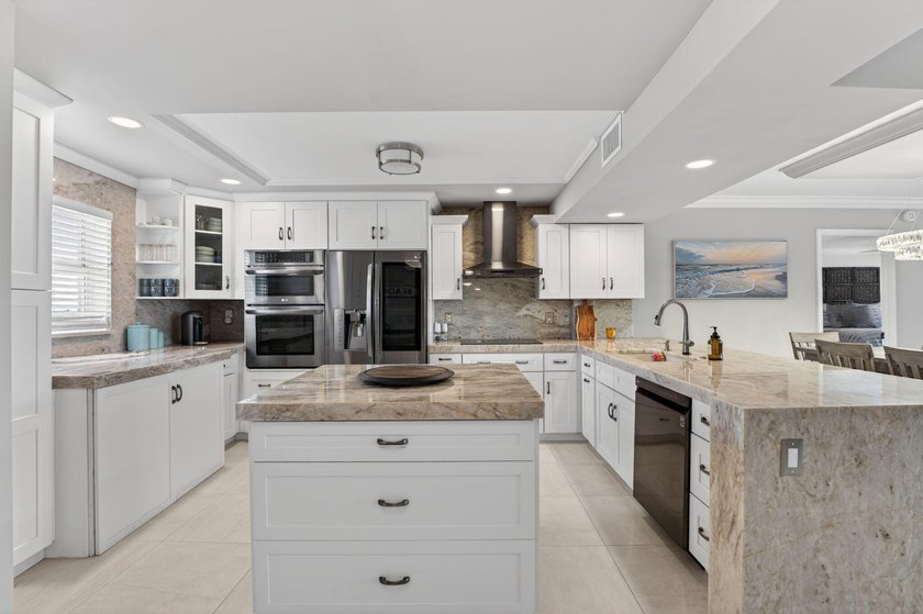 Experience luxury waterfront living in the desirable Hillsboro - photo 5