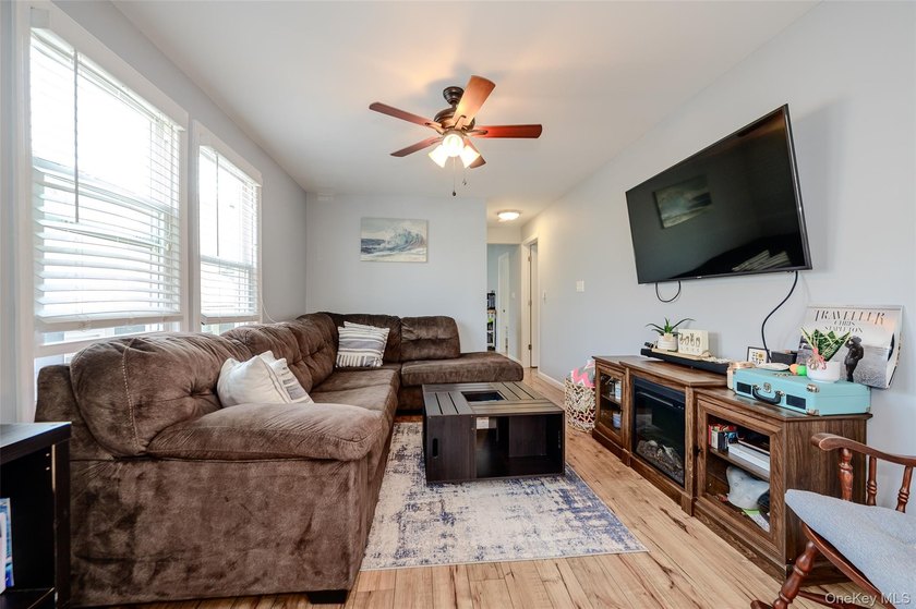 Welcome to this beautifully renovated raised ranch in Long - photo 6