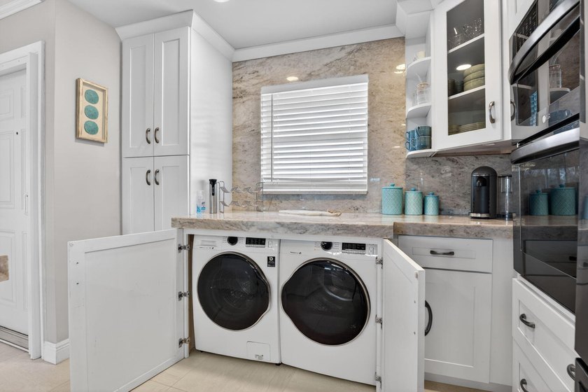 Experience luxury waterfront living in the desirable Hillsboro - photo 9