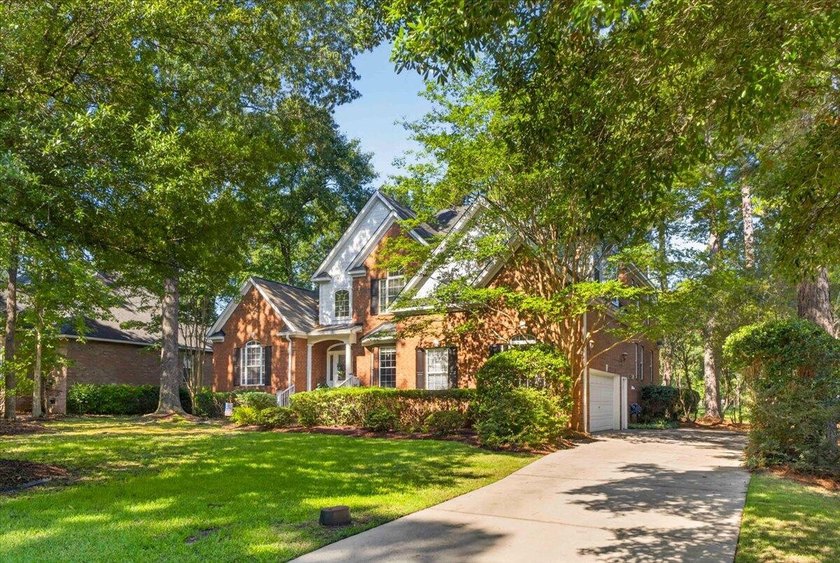 Set behind the gates of a sought-after golf course community of - photo 3
