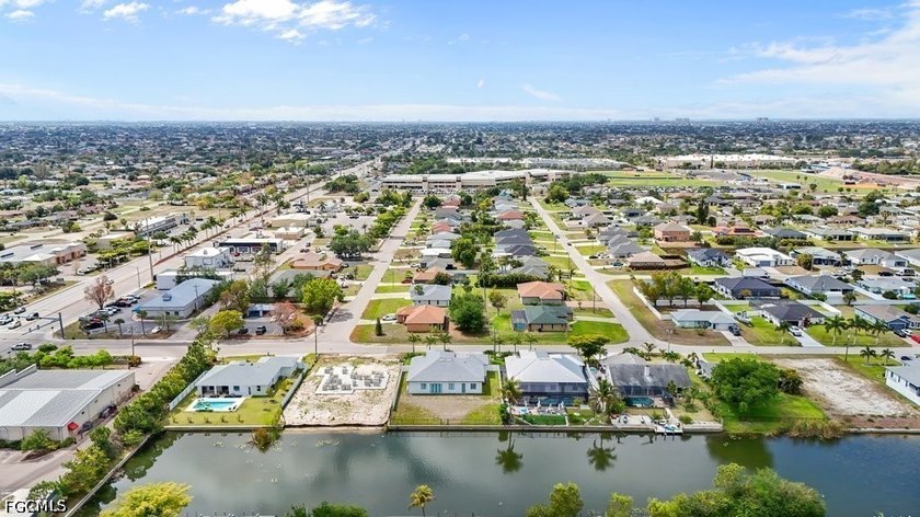 LUXURY WATERFRONT HOME - NO HOA - NEVER FLOODED - NO FLOOD - photo 3