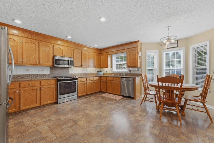 Welcome to 5505 Indigo Makers Trace! This beautifully maintained - photo 6