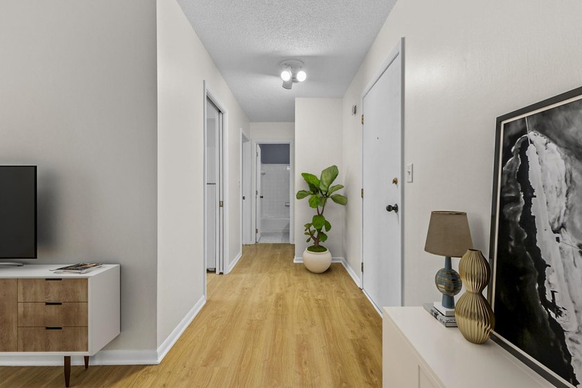 Welcome to easy living in this charming first-level 1-bedroom - photo 2