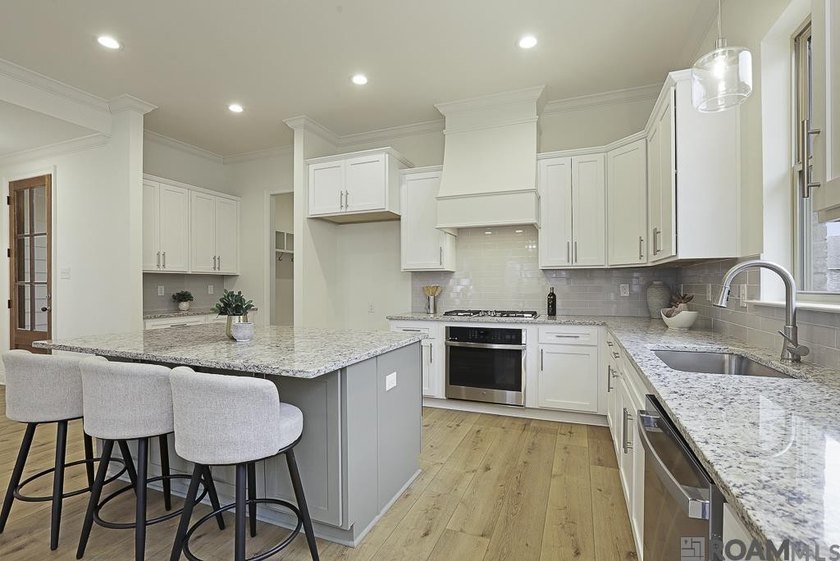 New build in St George between Bluebonnet and UClub! 5 bedrooms - photo 10
