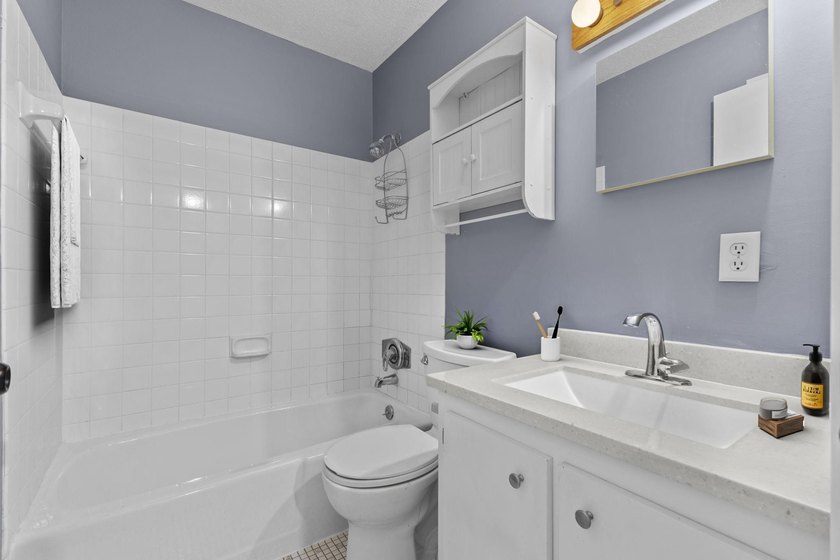 Welcome to easy living in this charming first-level 1-bedroom - photo 10