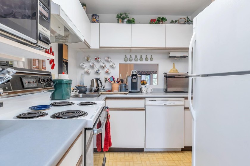 Welcome to The Odyssey! This spacious 1,742 sq ft townhouse is - photo 8