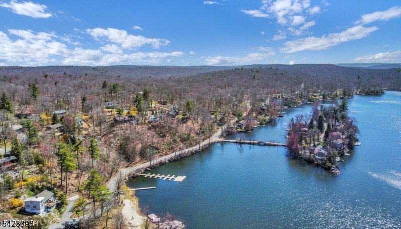 Welcome to your perfect lakeside escape! Nestled in the heart of - photo 7