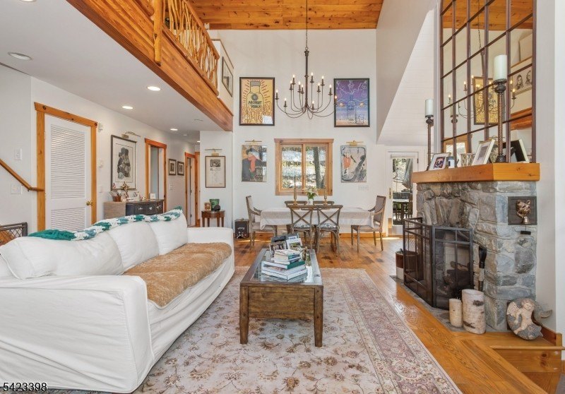 Welcome to your perfect lakeside escape! Nestled in the heart of - photo 10
