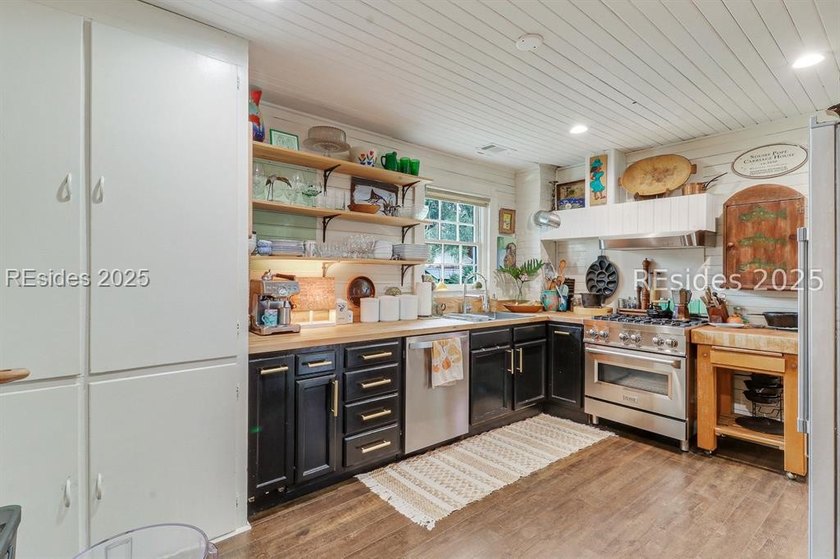 11 Whiting Street is the quintessential Brighton Beach cottage - photo 12